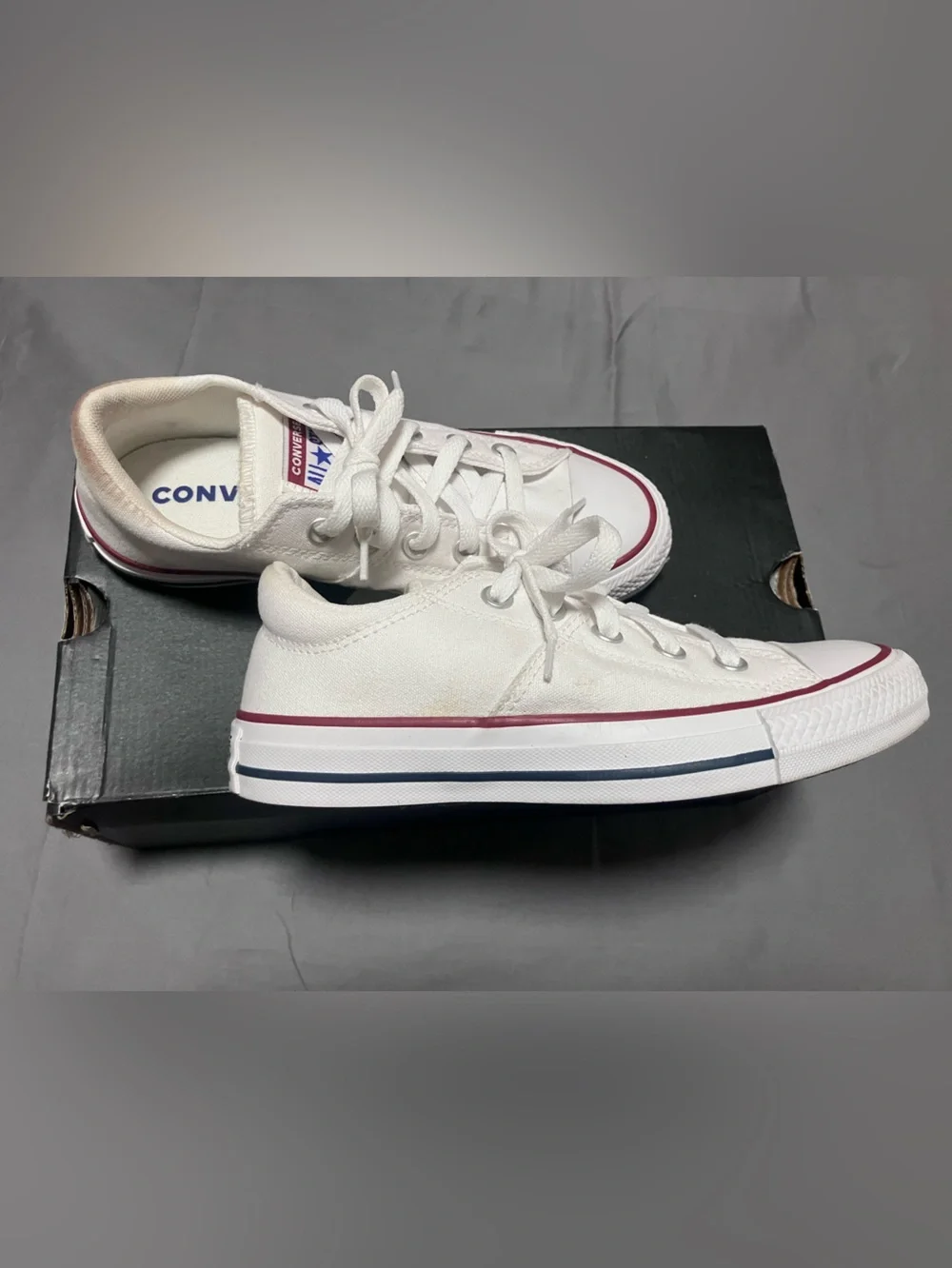 Women Converse All Star Sneakers - size 6, White Canvas Low-Top